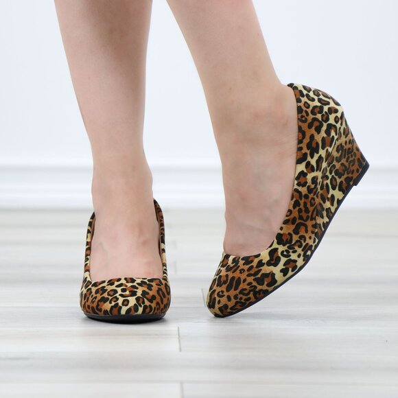 Rockabilly Faux Suede Leopard Round Toe Wedge Low Heel - Picture 10 of 11